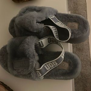 UGG SLIPPERS